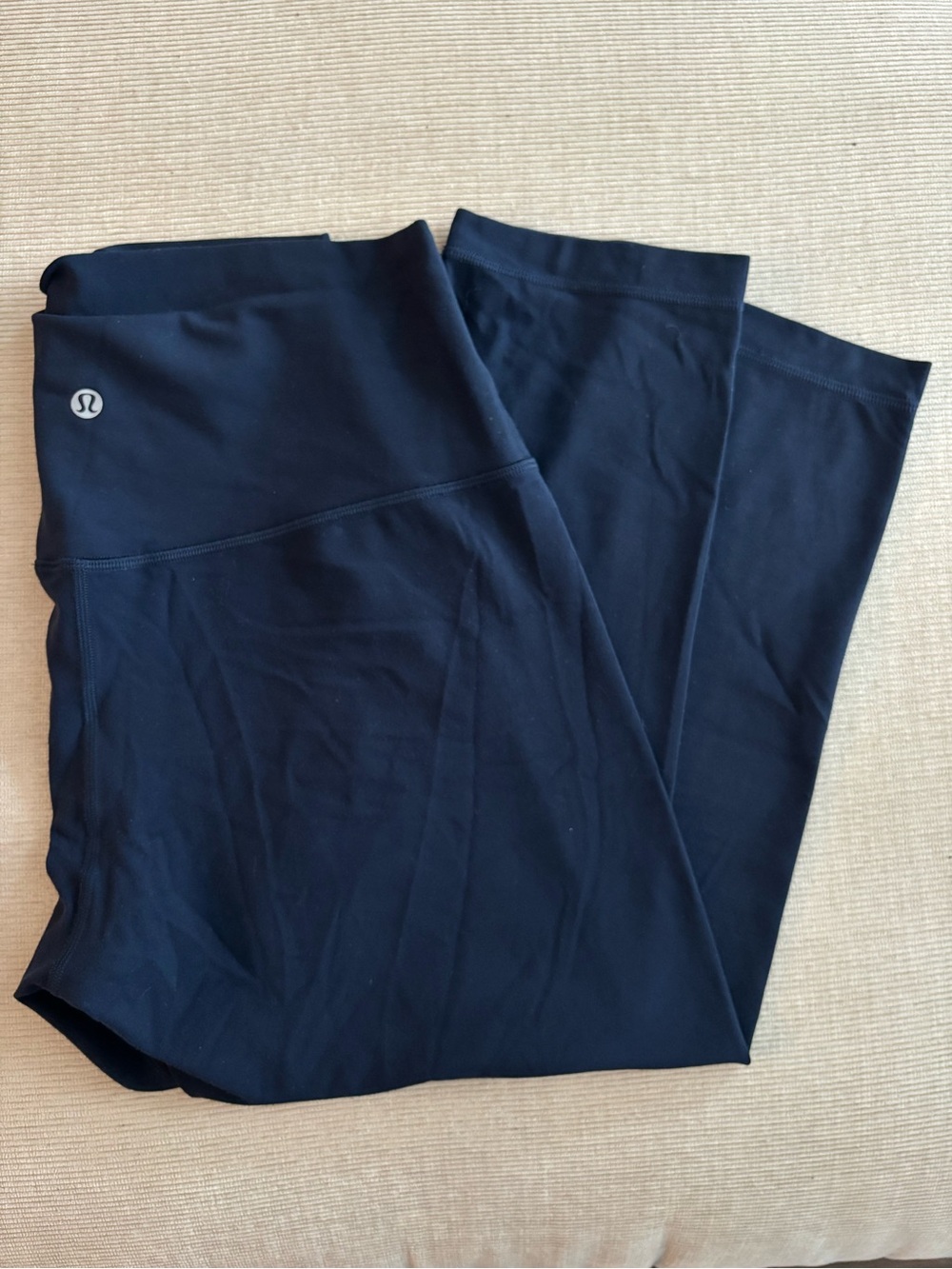 lululemon athletica navy capri leggings